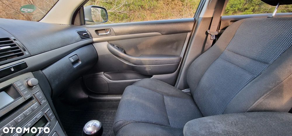 Toyota Avensis - 19
