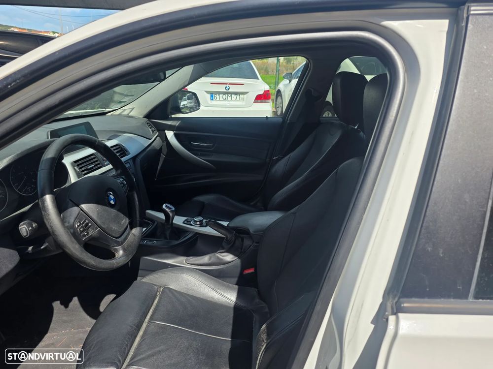 BMW 318 d Sport Line - 10