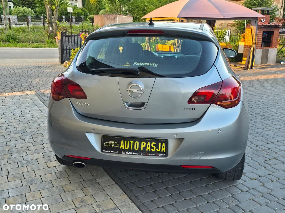 Opel Astra 2.0 CDTI Cosmo - 11