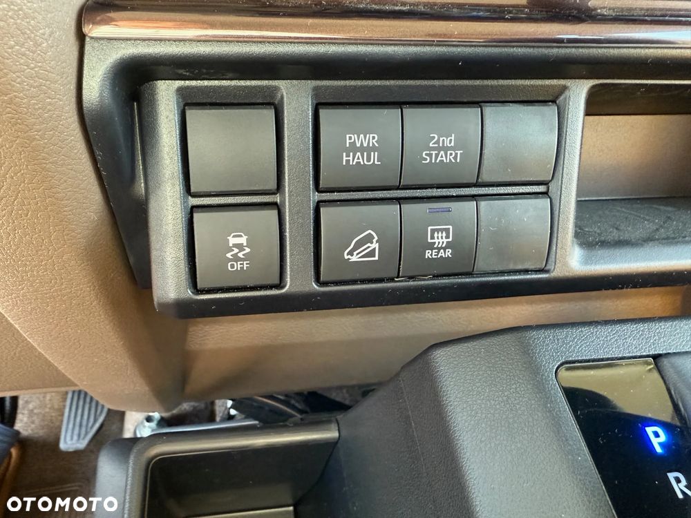 Toyota Land Cruiser - 16