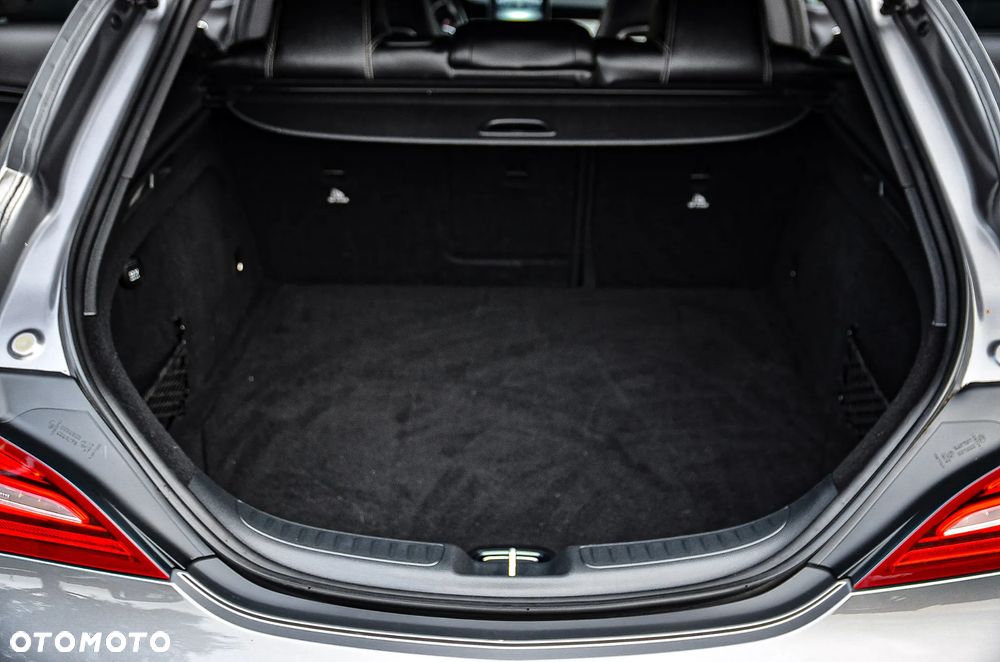 Mercedes-Benz CLA 200 7G-DCT UrbanStyle Edition - 28