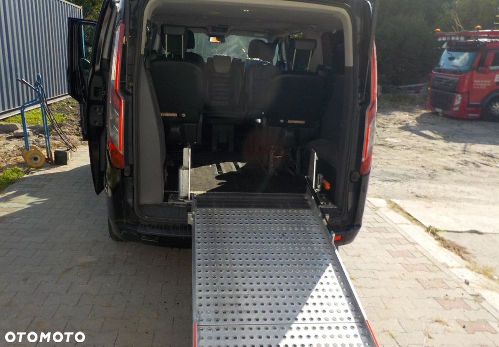 Ford Tourneo Custom - 31