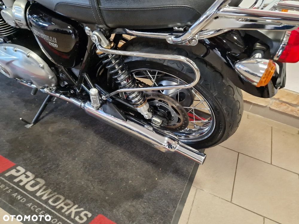 Triumph Bonneville - 14