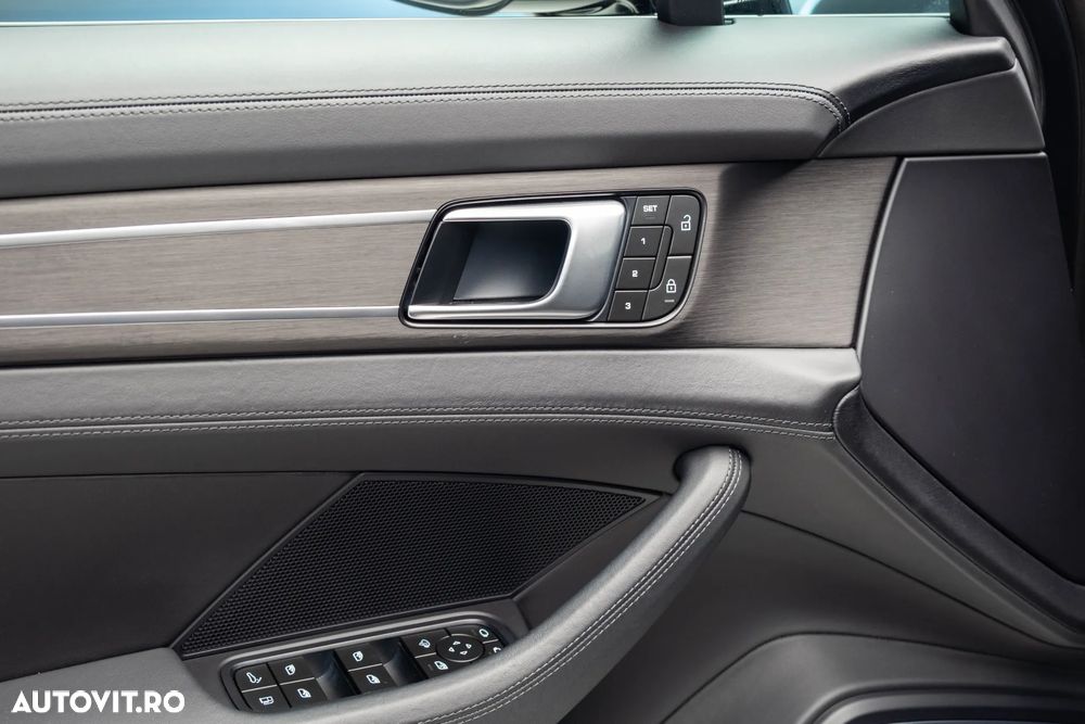 Porsche Panamera - 27