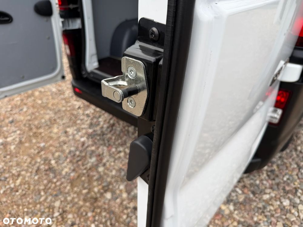 Renault TRAFIC VAN EXTRA Long, L2H1 MAXI, VAT-1, MOCNY SILNIK 2.0 dCi 145KM Euro6, ROZRZĄD NA ŁAŃCUCHU, DESIGN BUSINESS+ Radio ALPINE, REFLEKTORY RENAULT FULL LED PURE VISION+ PAKIET CHROM, MOBILNE BIURO, PARKTRONIKI, Furgon van z pełną zabudową paki 3m, Duża ładowność: 1124kg, Pojemność 6,7m3 - 30