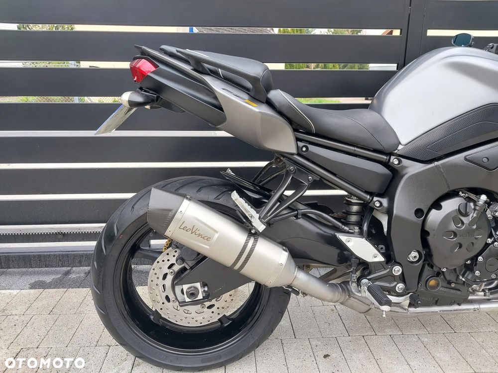 Yamaha FZ8 - 6