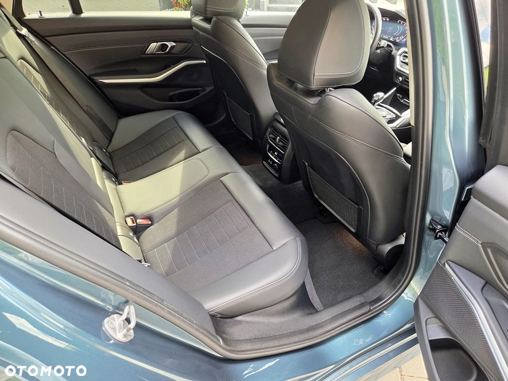 BMW Seria 3 - 36