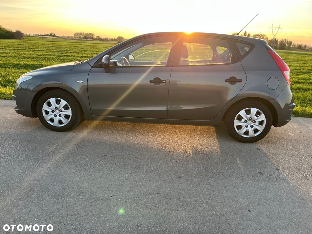 Hyundai i30 1.4 Base + - 4