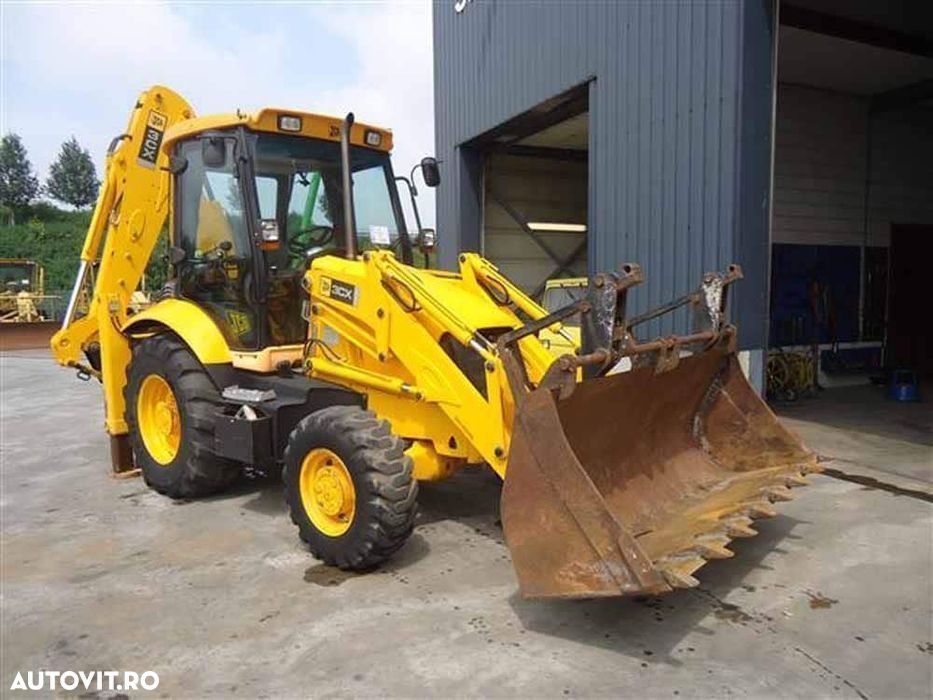 Dezmembrez buldoexcavator jcb 3cx - 1