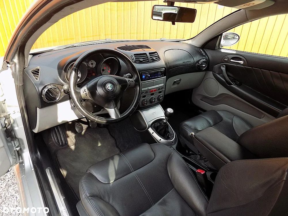 Alfa Romeo GT 1.9 JTD M-Jet Sportiva - 14