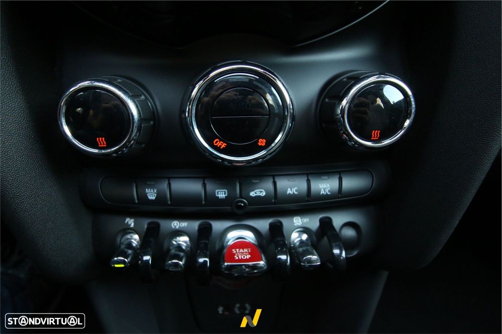MINI 5 Portas Cooper D Auto - 16
