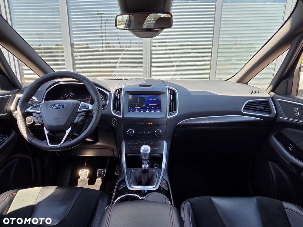 Ford S-Max - 36