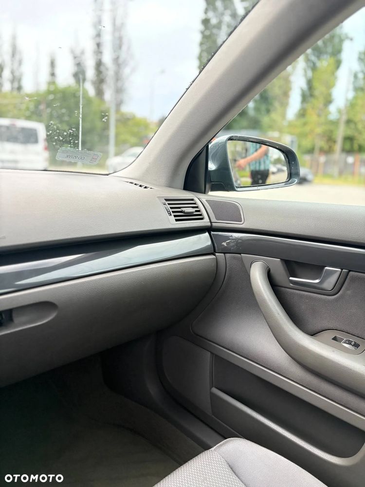 Audi A4 Limousine 1.6 - 9