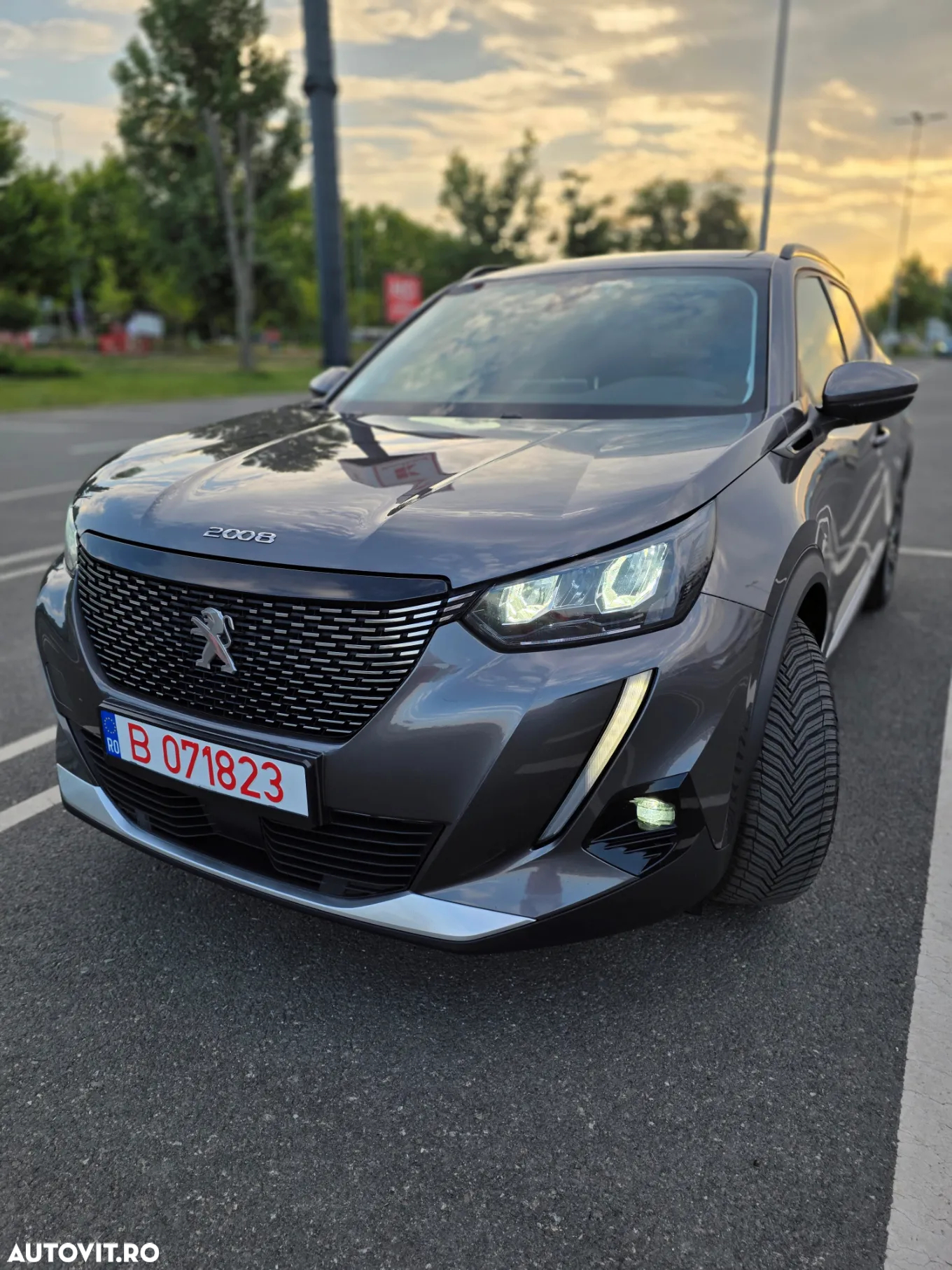 Peugeot 2008 BlueHDi 130 EAT8 Allure - 7