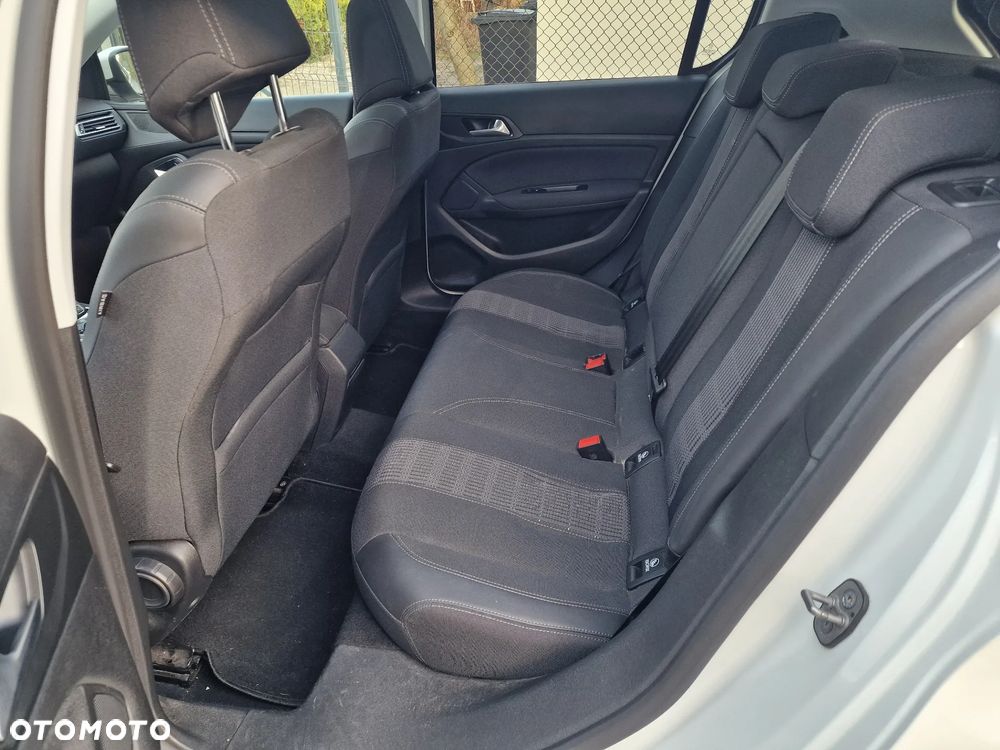 Peugeot 308 PureTech 130 GPF EAT8 Stop & Start Allure Business-Paket - 21