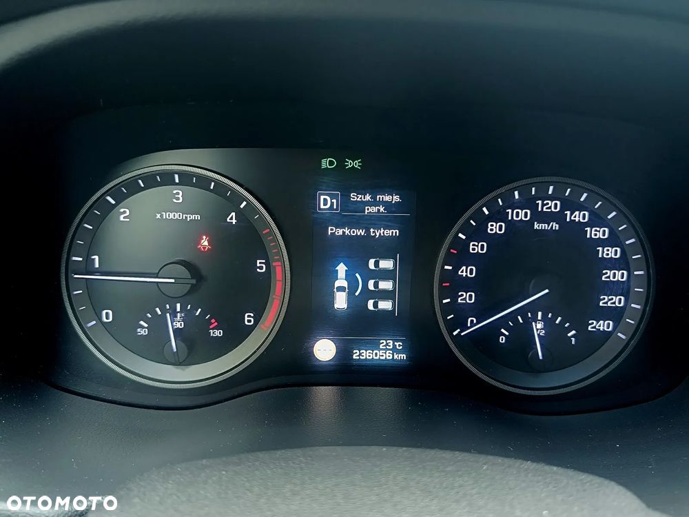 Hyundai Tucson blue 1.7 CRDi 2WD DCT Premium - 26