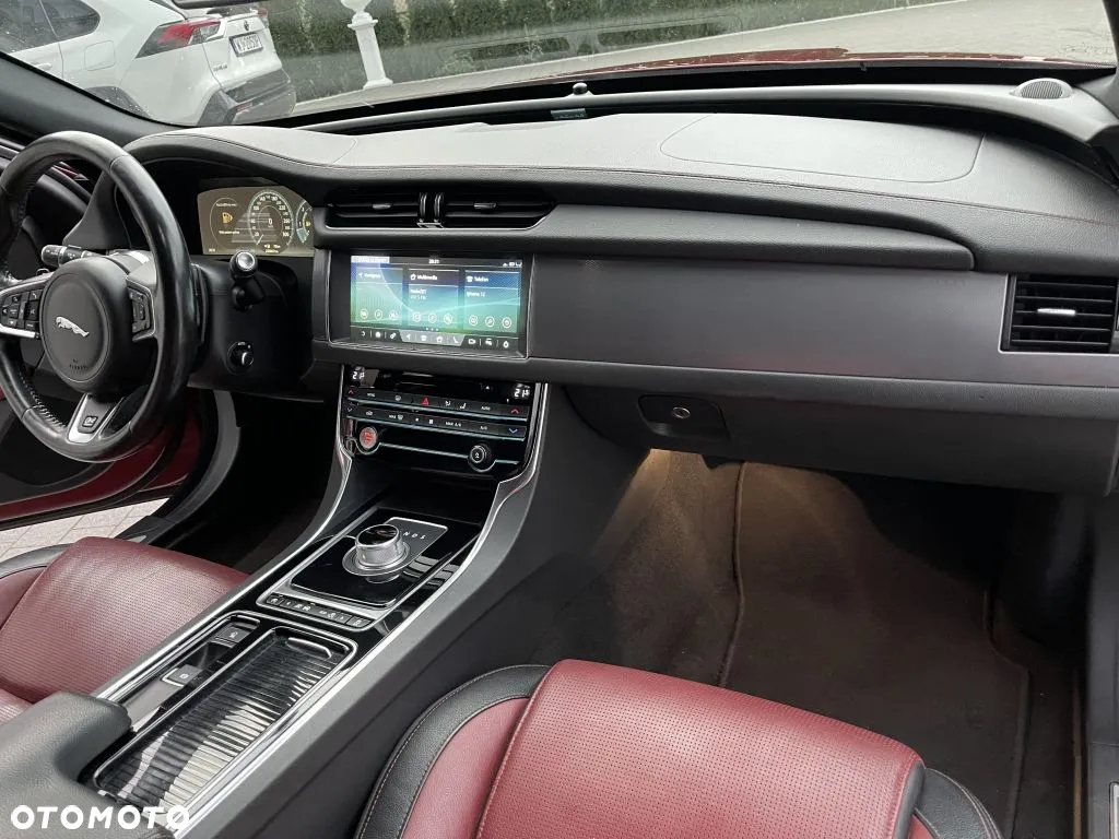 Jaguar XF 2.0 i4D R-Sport - 7