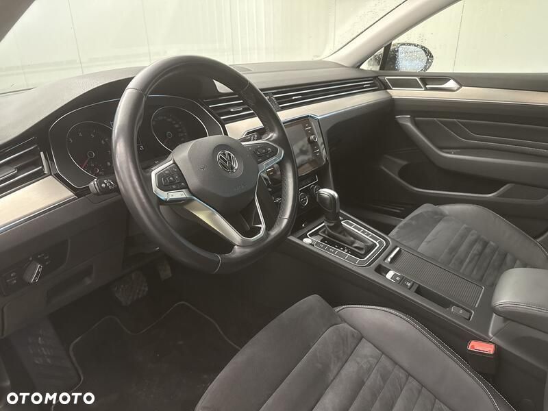 Volkswagen Passat - 11