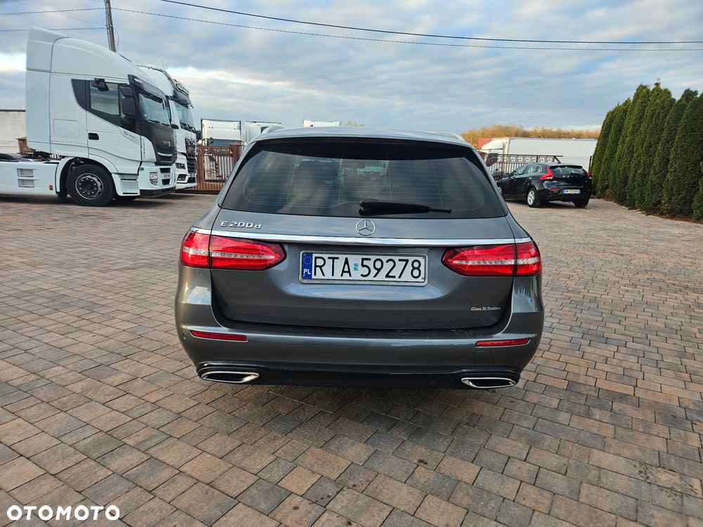 Mercedes-Benz Klasa E 200 d 9G-TRONIC Exclusive - 6