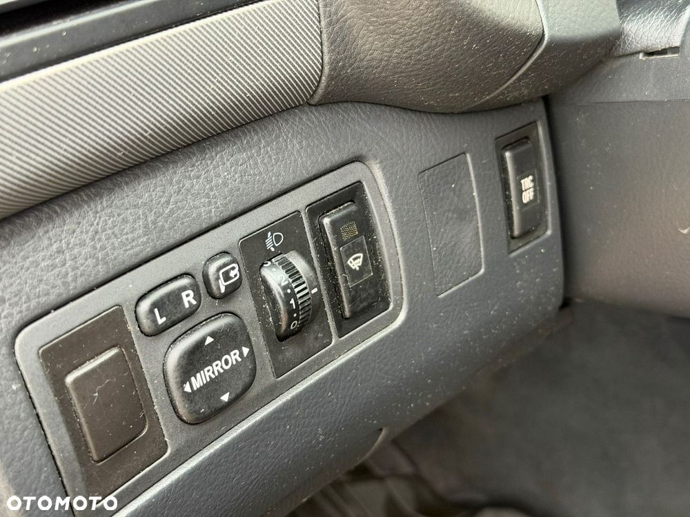 Toyota Avensis - 13