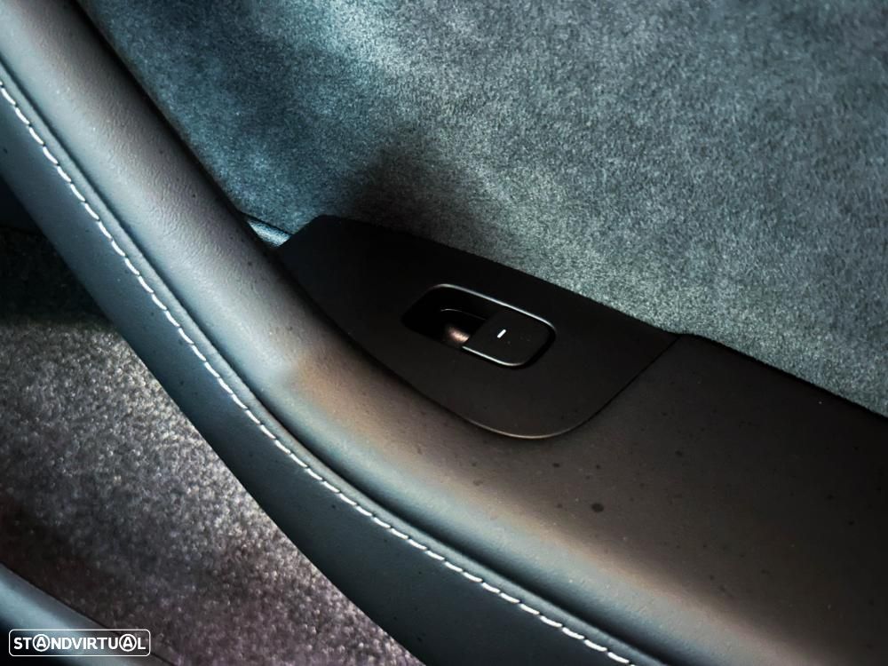 Tesla Model Y Long Range Dual Motor AWD - 29