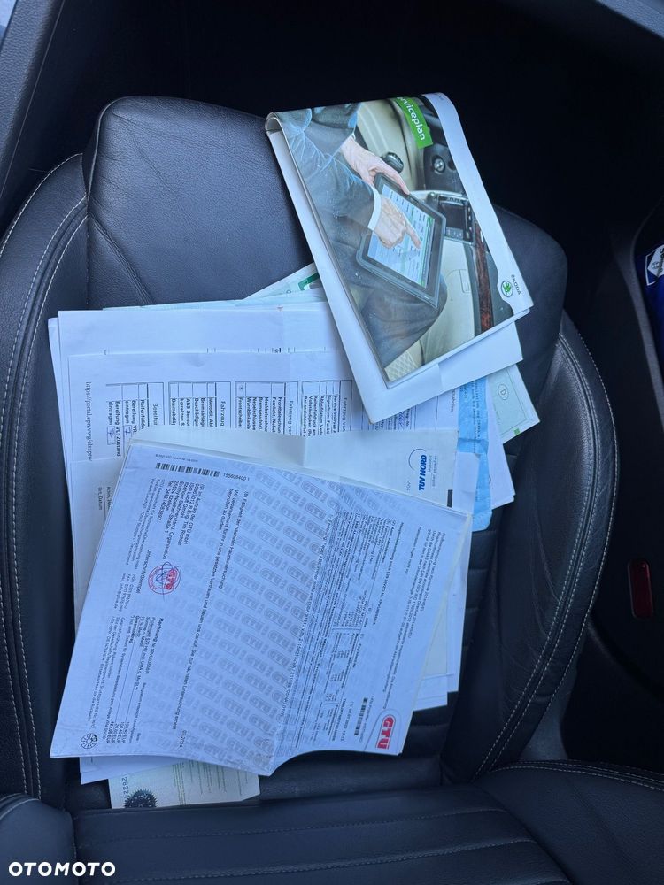 Skoda Octavia 2.0 TDI DSG RS - 37