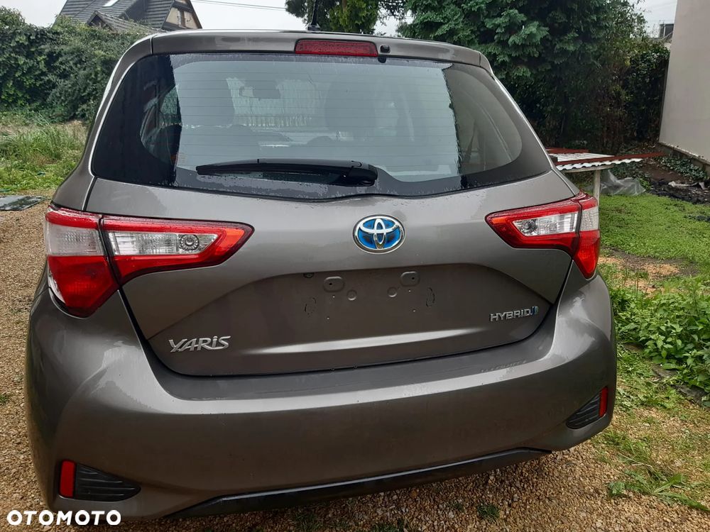 Toyota Yaris Hybrid 100 Premium - 8