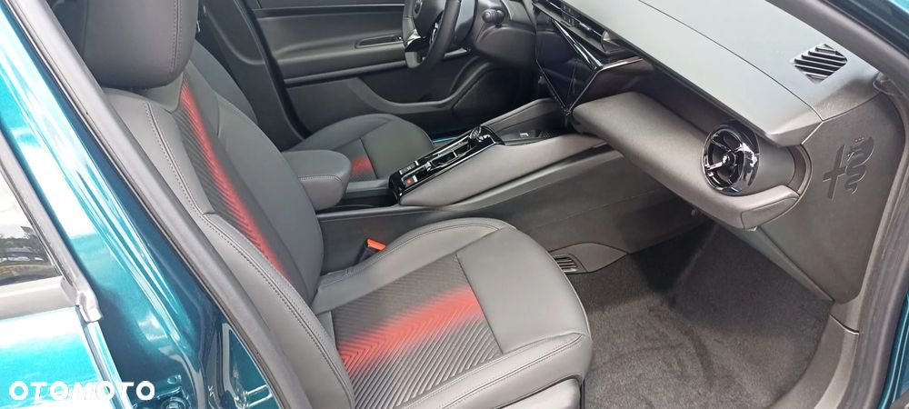 Alfa Romeo Junior 1.2 mHEV Ti eDCT - 4