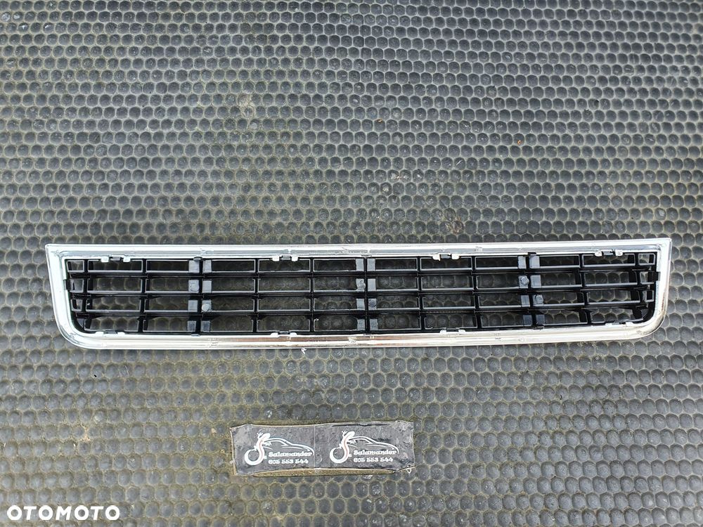 Kratka Halogen Srodkowa Zderzaka Ramka Chrom Maskownica AUDI A4 B6 - 16