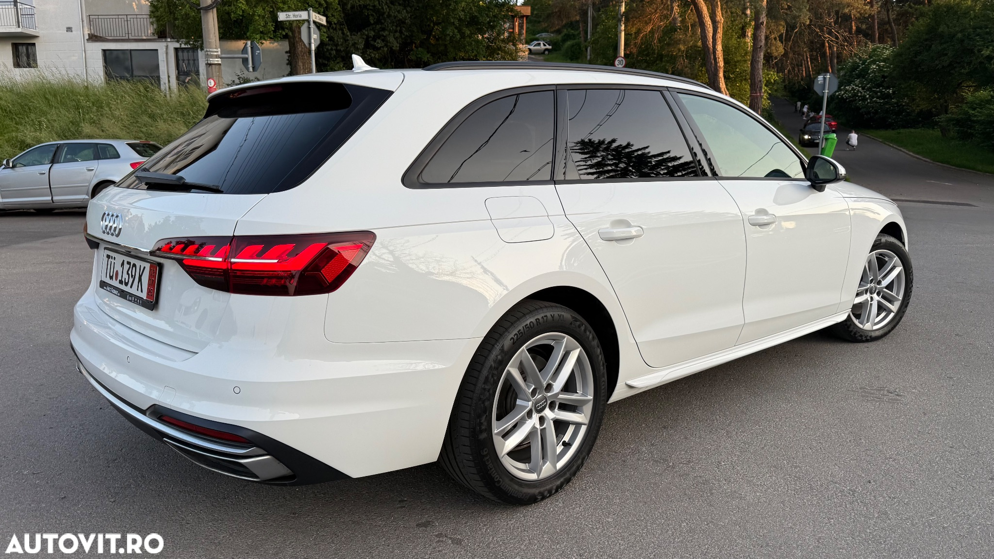Audi A4 Avant 35 TDI S tronic S line - 16