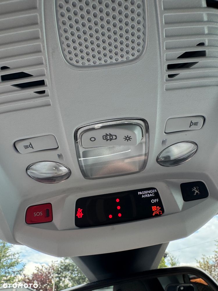 Peugeot 3008 PureTech 130 Stop & Start GPF Allure Pack - 29