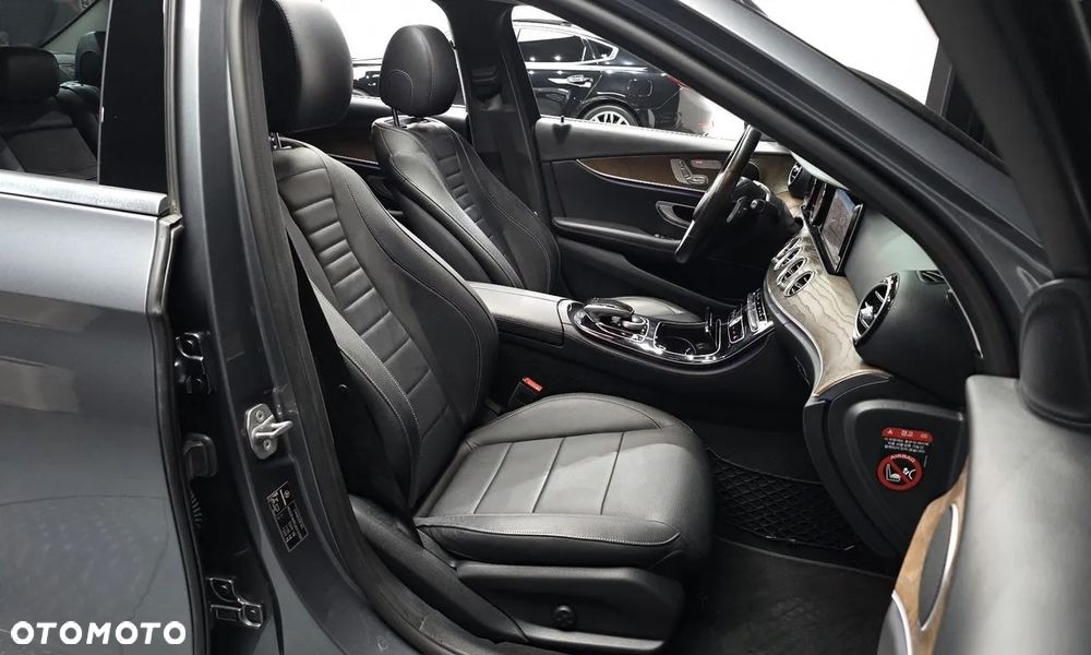 Mercedes-Benz Klasa E 300 9G-TRONIC Exclusive - 11