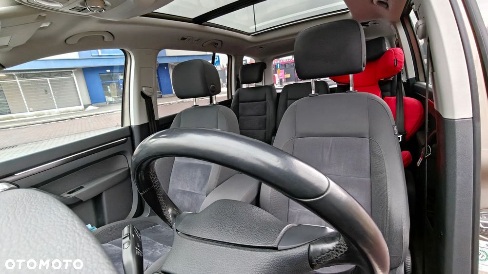 Volkswagen Touran 2.0 TDI Highline DSG - 34