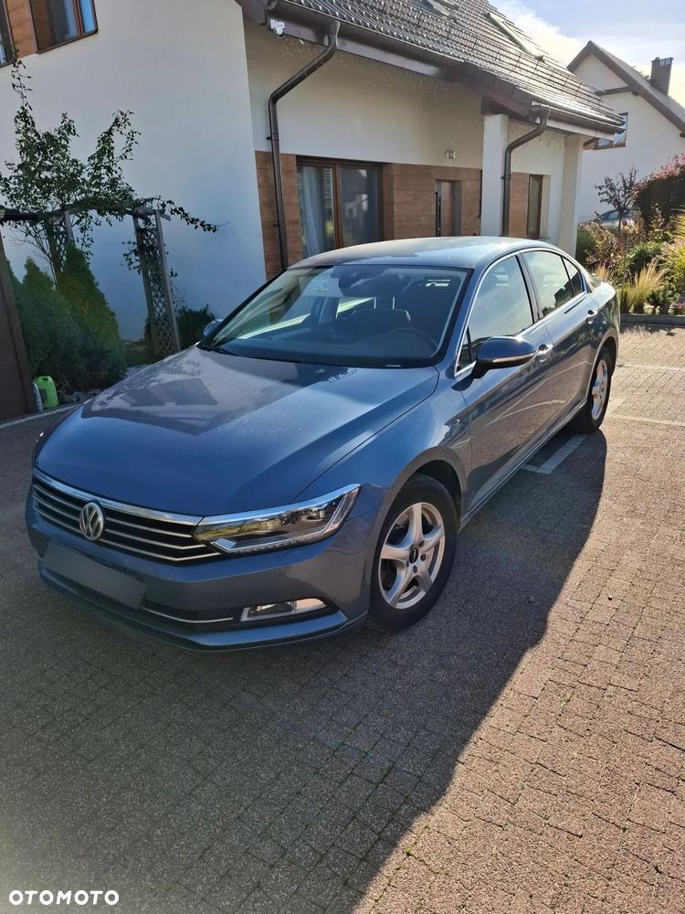 Volkswagen Passat - 1