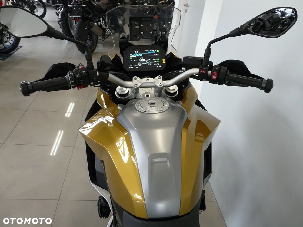 BMW F - 27