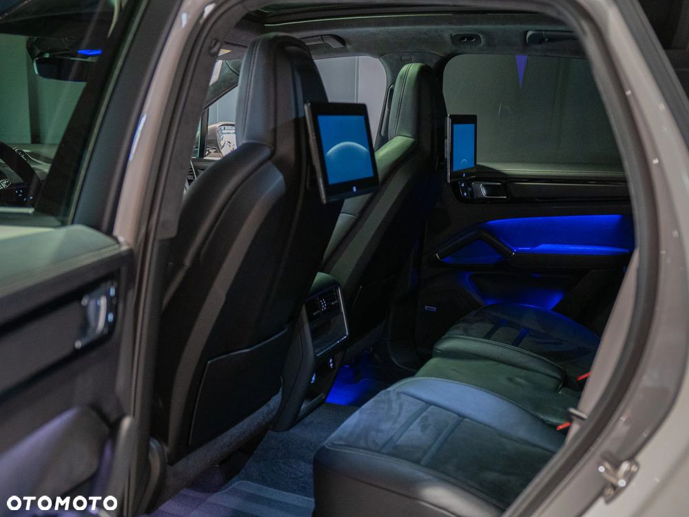 Porsche Cayenne - 21