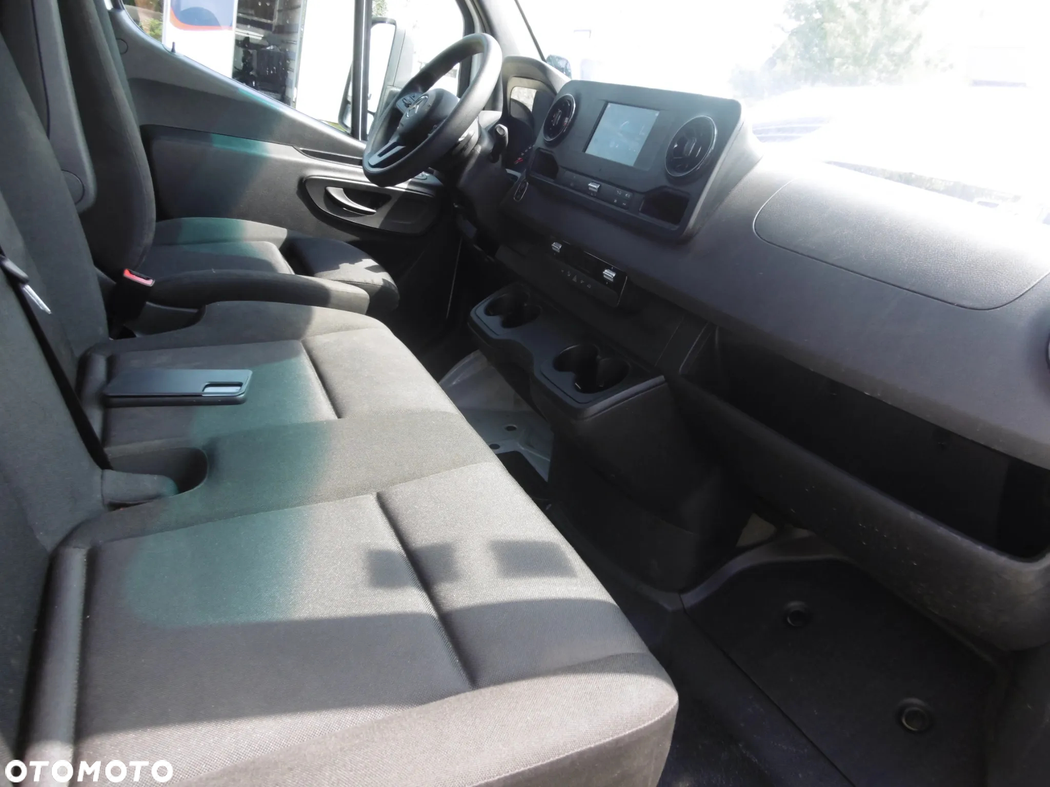 Mercedes-Benz Sprinter - 12
