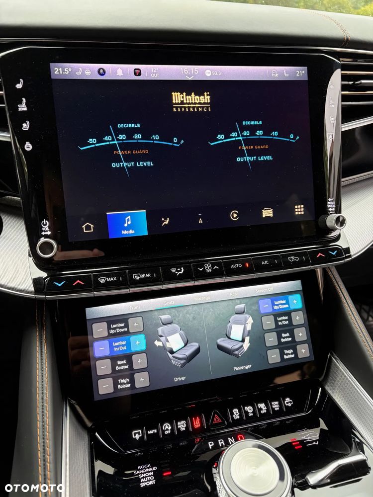 Jeep Grand Wagoneer - 32