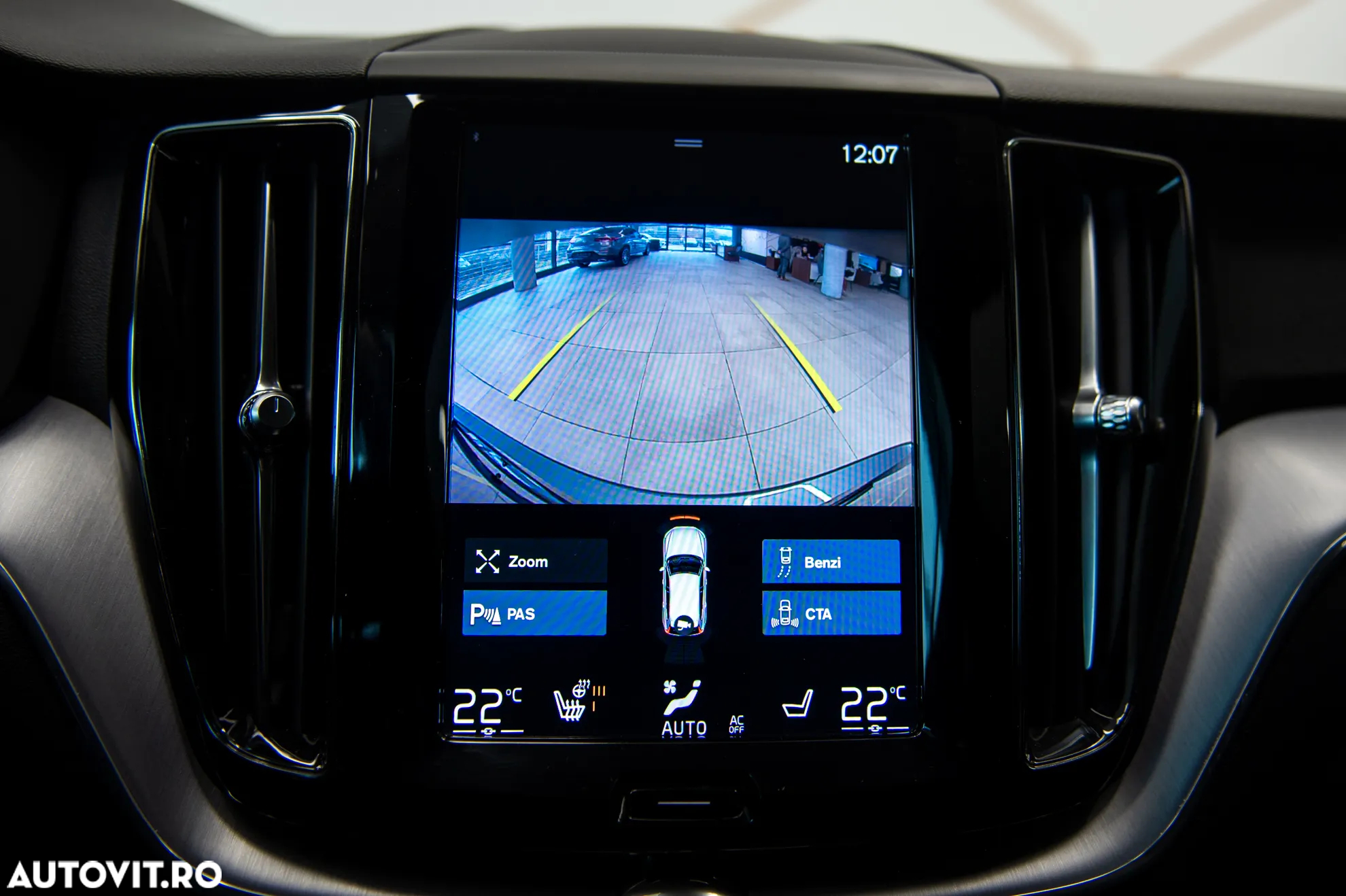 Volvo XC 60 B4 MHEV AWD Momentum Pro - 7