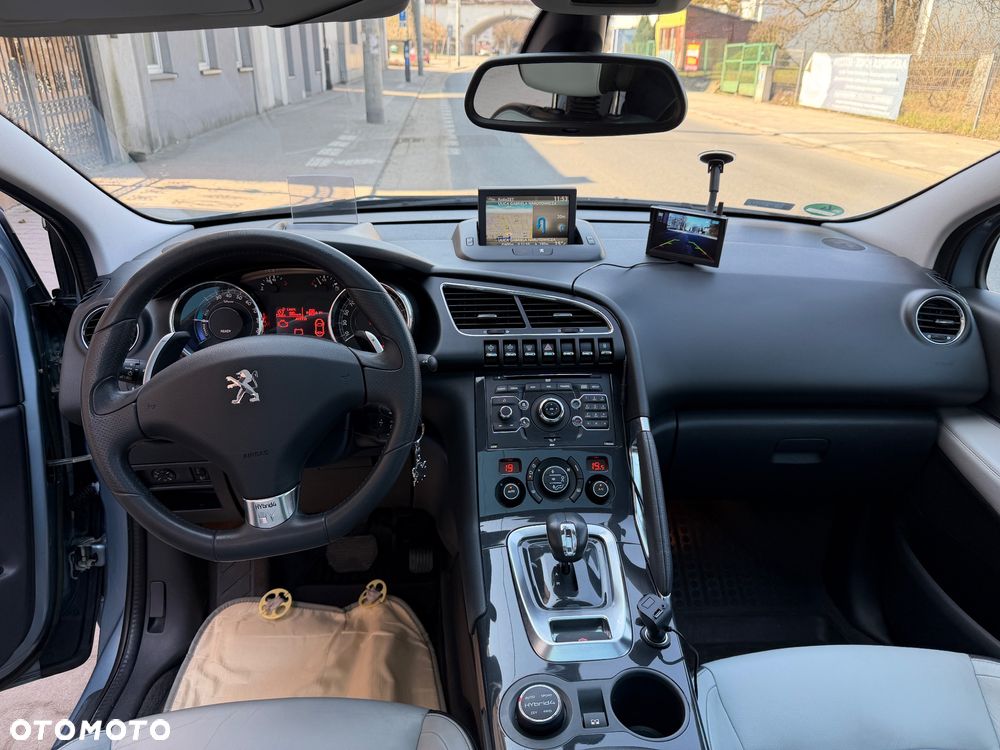 Peugeot 3008 Hybrid4 - 19