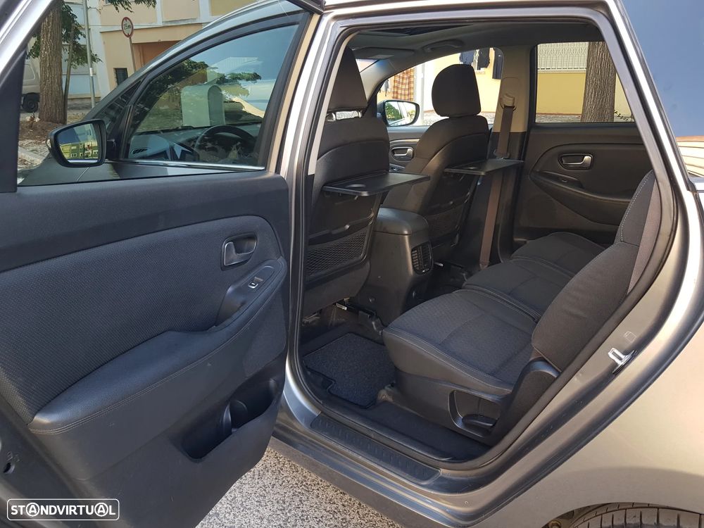 Kia Carens 1.7 CRDi 141 Edition 7 - 29