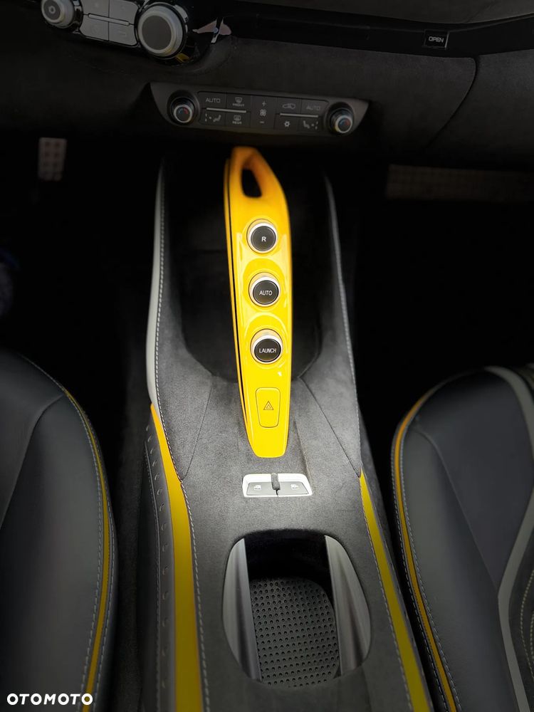 Ferrari 812 Superfast - 13