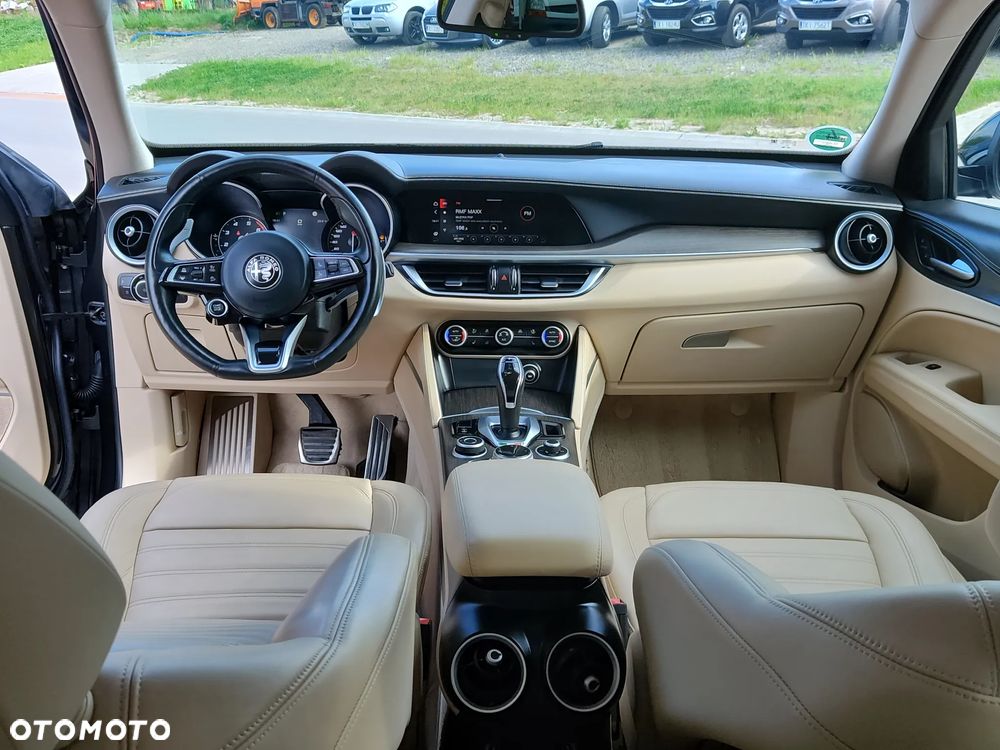 Alfa Romeo Stelvio 2.0 Turbo 16V AT8-Q4 Lusso Ti - 28