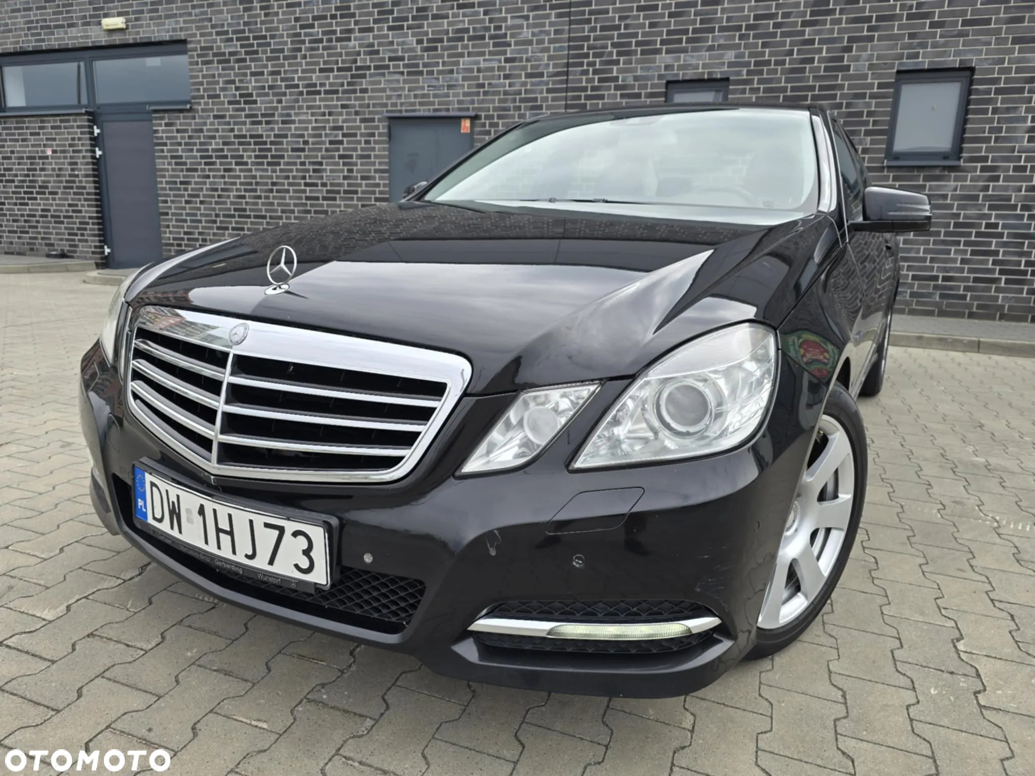 Mercedes-Benz Klasa E 200 T BlueEFFICIENCY 7G-TRONIC Avantgarde - 2