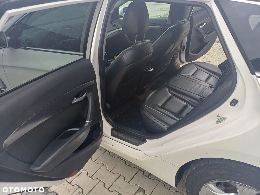 Hyundai i40 Kombi blue 1.6 Family+ - 9