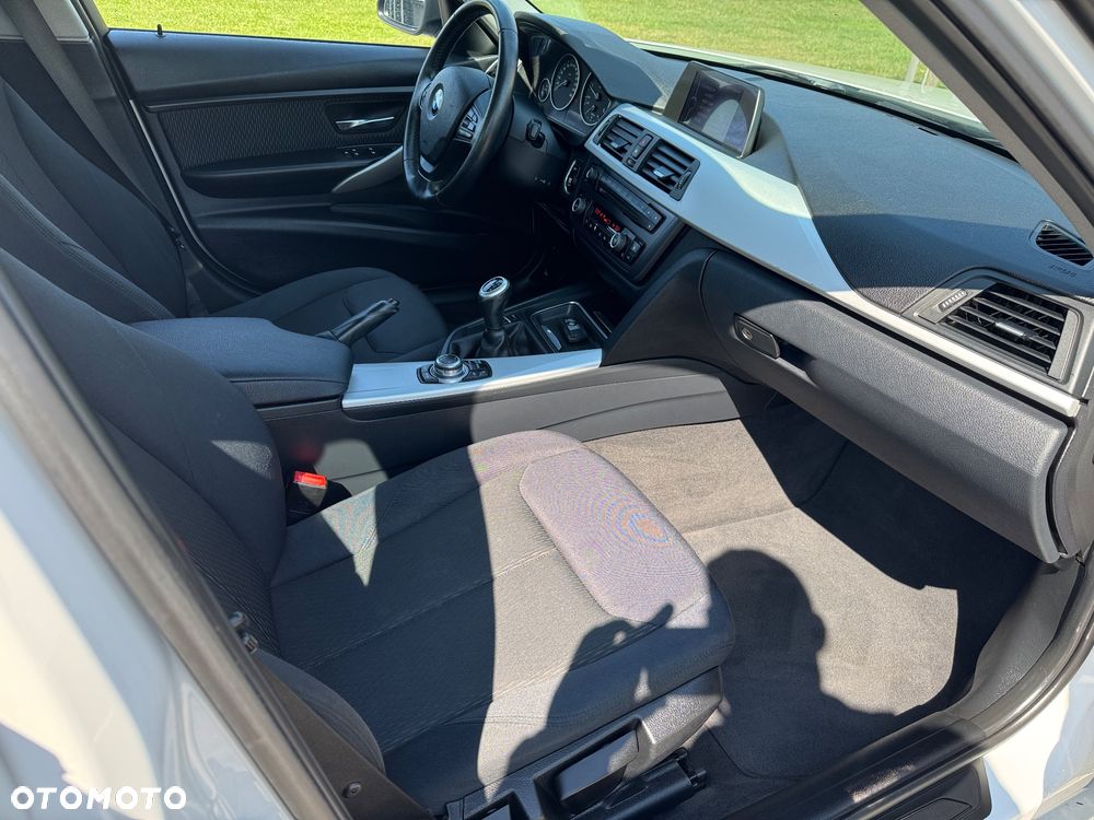 BMW Seria 3 318d DPF - 25