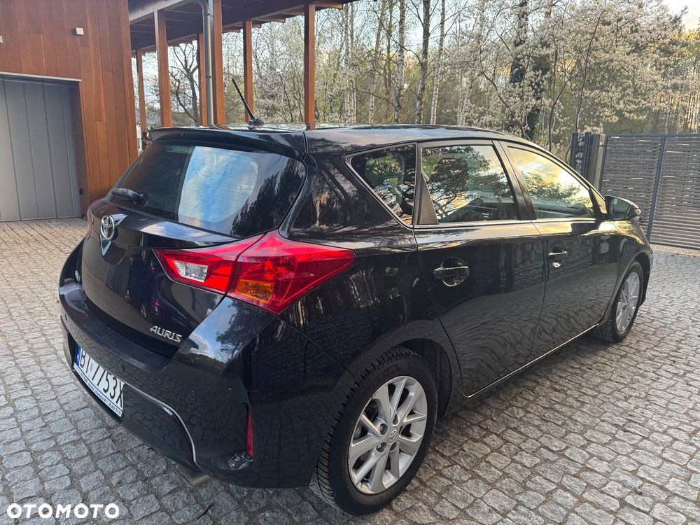 Toyota Auris 1.6 Premium + - 4