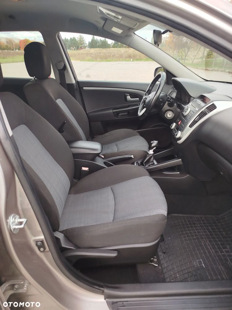 Kia Ceed - 15