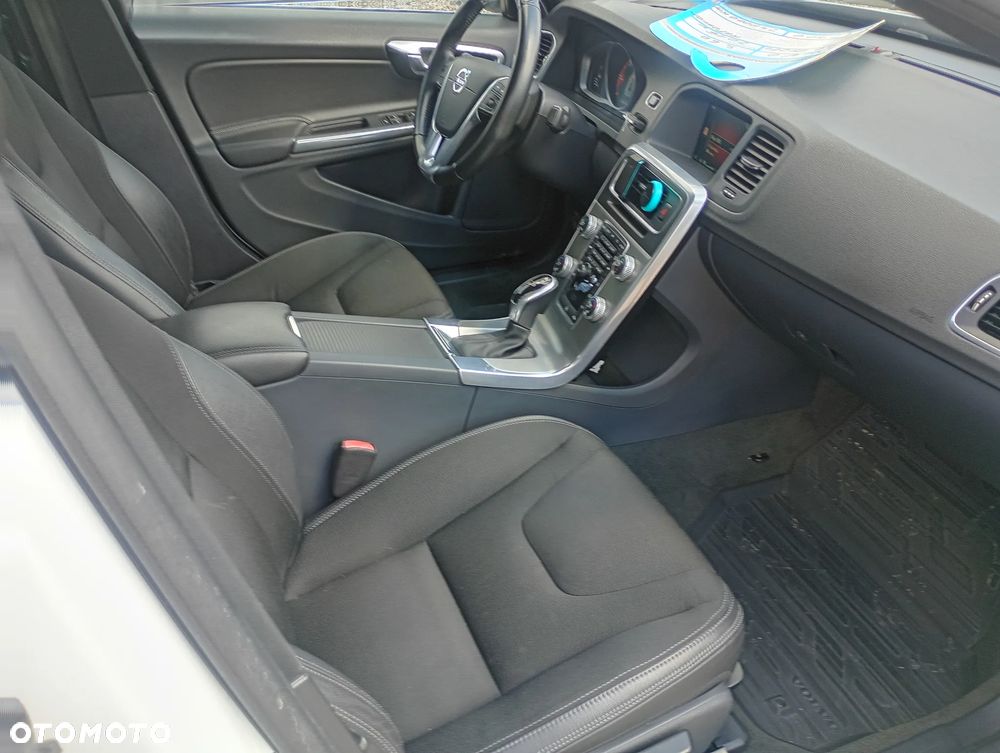 Volvo S60 D3 Geartronic Momentum - 33