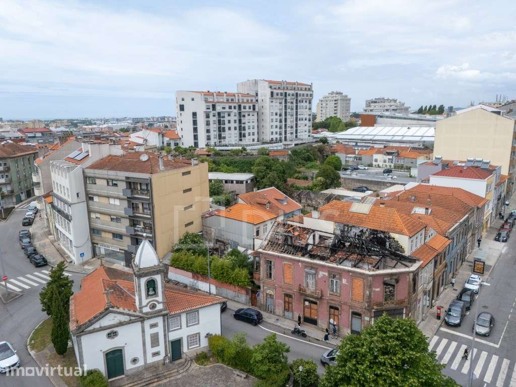 Prédio no centro do Porto com projeto para 20 unidades - Grande imagem: 4/15